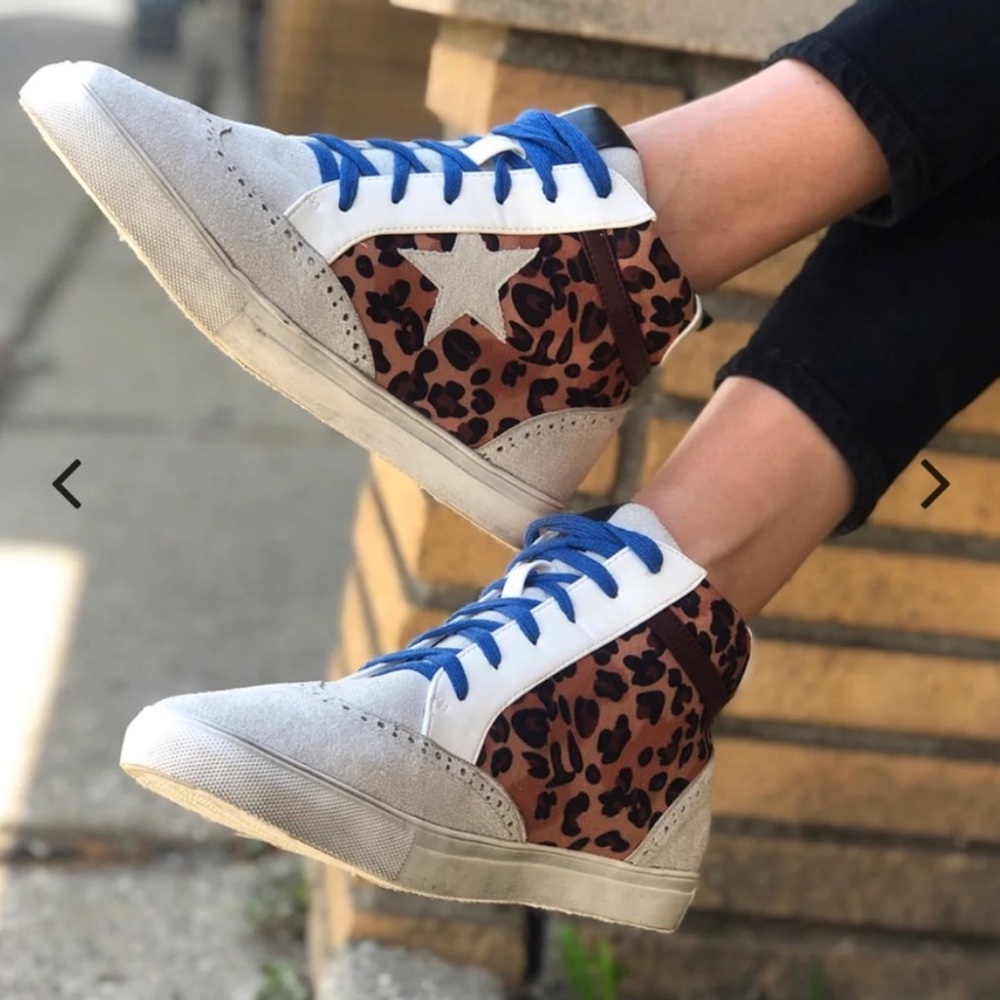 Shu shop leopard star high top sneaker Size 7.5 preowned like new condition